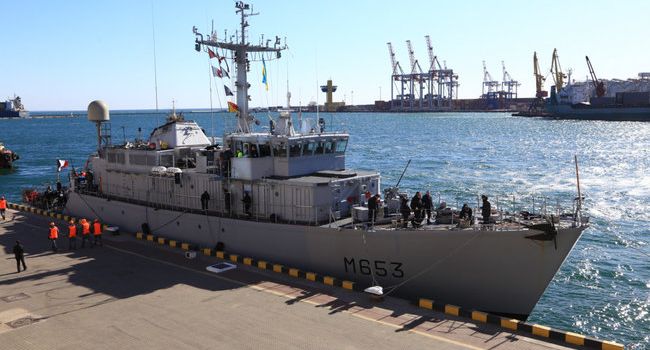 «Будут учения с ВМСУ»: корабль ВМС Франции зашел в порт Одессы  