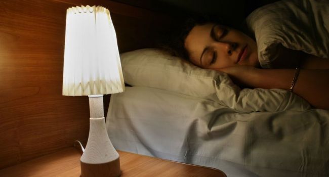 Будет рак: ученые рассказали о последствиях сна при свете