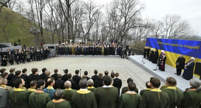 Кандидаты в президенты проигнорировали Молебен на Владимирской горке за единение Украины