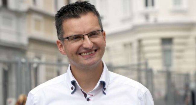Премьер Словении и бывший комик прокомментировал участие Зеленского в выборах