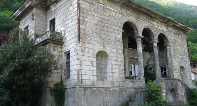 Вот что осталось от шикарного курорта: в сети показали самый известный город в Абхазии