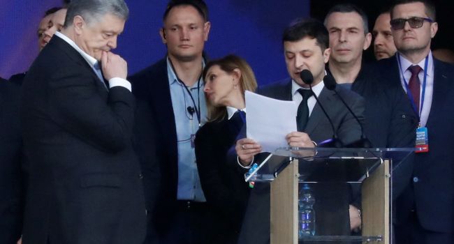 Опрос: большинство украинцев заявили о победе Зеленского на дебатах
