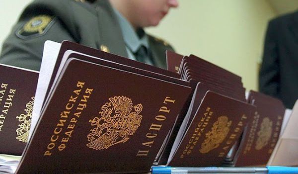 Бабин о выдаче паспортов РФ для жителей ОРДЛО: Поинтересуйтесь у пока еще министра Климкина, почему нет разрыва дипотношений с Москвой