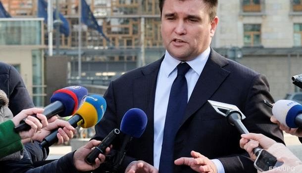 Киев введет новые антироссийские санкции из-за паспортов