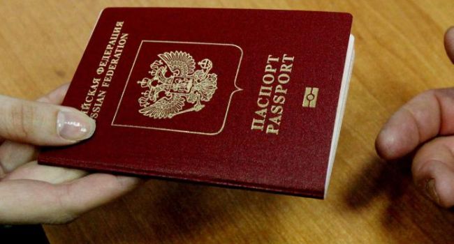 В РФ предостерегли Кремль от раздачи российских паспортов в ОРДЛО: «Это плачевно закончится для Путина»