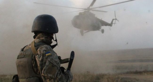 Война на Донбассе: бойцы ВСУ вынесли боевиков вперед ногами