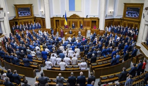 В Украине предложили проверять всех депутатов у психологов и психиатров