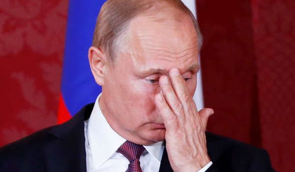 «Будем все проверять»: Песков прокомментировал стремительное падение рейтинга Путина 