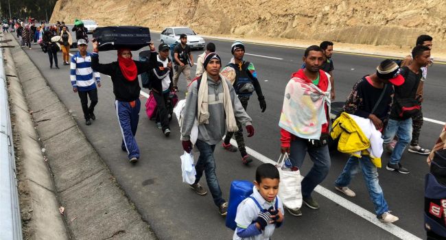 Тысячи венесуэльцев бегут в Перу