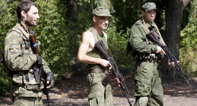 «ДНР» в панике, некому воевать: весь Донецк обклеен объявлениями о наборе в ряды боевиков