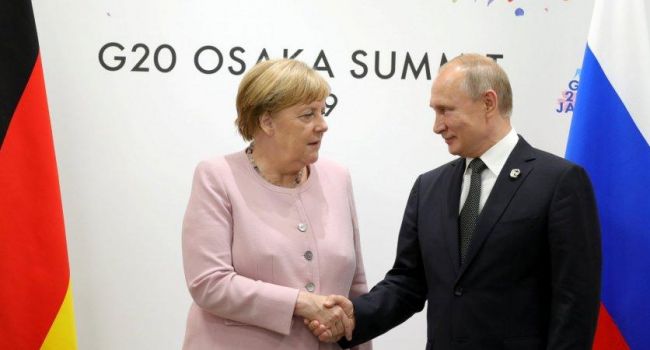Путин и Меркель провели переговоры в Японии