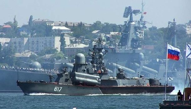 Россия начала проводить боевые учения в Черном море