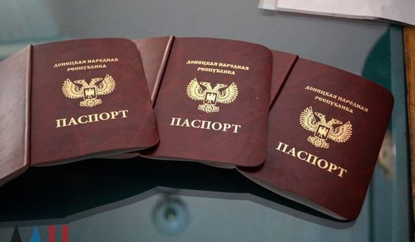 В России похвастались, что 7 тысяч жителей Донбасса уже имеют российские паспорта 