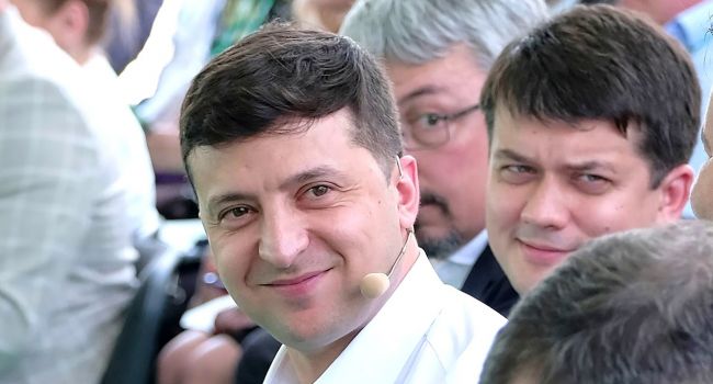 Политолог: «Уже к сентябрю Зеленский может потерять народное доверие и депутатов» 