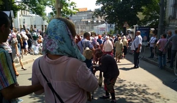 Сегодня в Киеве проходит Крестный ход: в сети опубликовали фото 