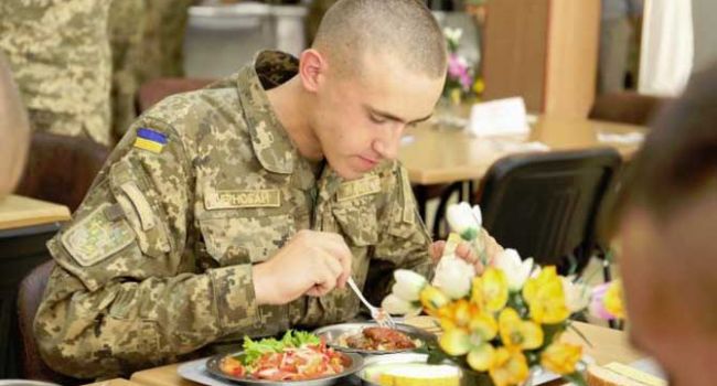 Реформа питания в Вооруженных силах Украины приостановлена из-за решения Окружного административного суда Киева