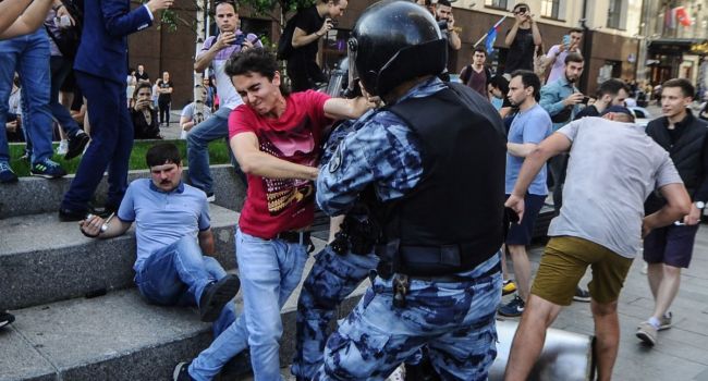 Нарушение свободы слова: в Евросоюзе жёстко прокомментировали задержания в Москве 