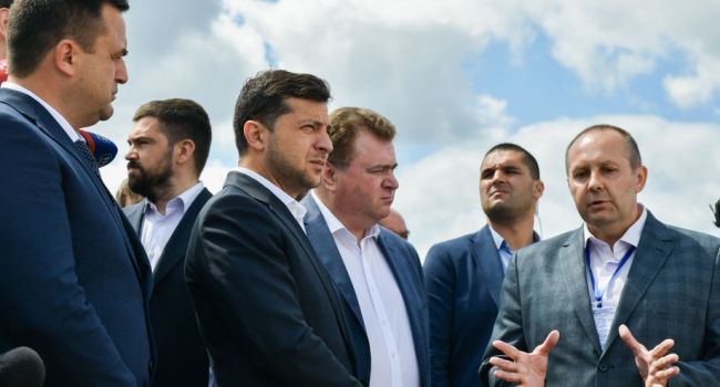 Блогер: когда я смотрю на поездки Зеленского по регионам – мне вспоминается Ющенко и его рейтинг через 5 лет