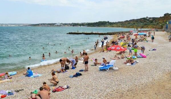 «На военной базе жить становится все веселее»: оккупанты Крыма положили глаз на еще один пляж 
