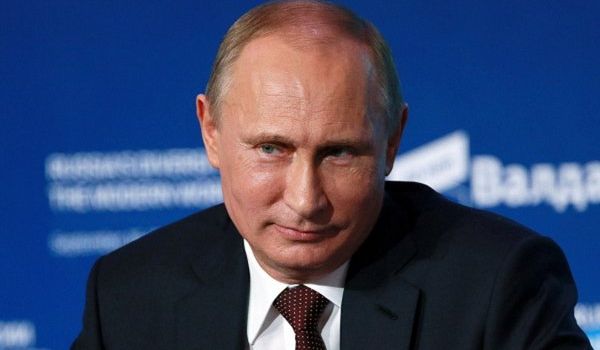 «Слюнявый дед опять лезет к чужим детям»: новая выходка Путина разгневала россиян