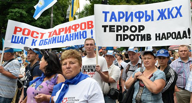 Блогер: если бы к власти в Украине пришел диктатор, увеличивший доходы украинцев, его быть поддержало три четверти населения