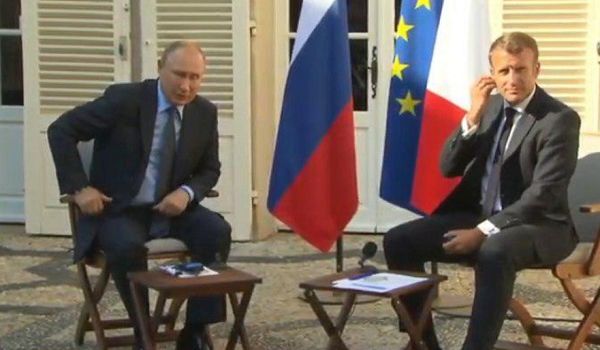 «Россия – великая держава»: Макрон в Париже польстил Путину 