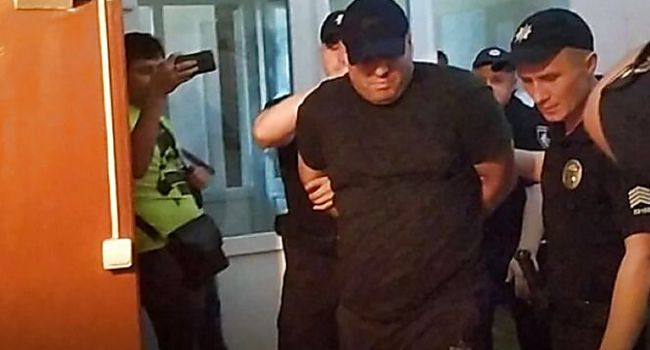 «В СИЗО могут принять еще горячее»: в суде активисты устроили Сороченко горячий прием, облив его мочой 