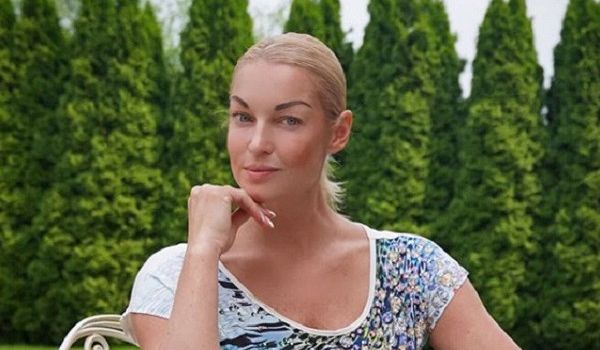 Волочкова опубликовала новое фото с отдыха, позарившись на самое святое