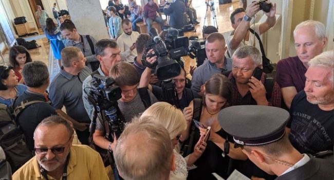 Сюрприз от обновленной Рады: журналистов крупнейших мировых информагентств не пустили в ложу прессы