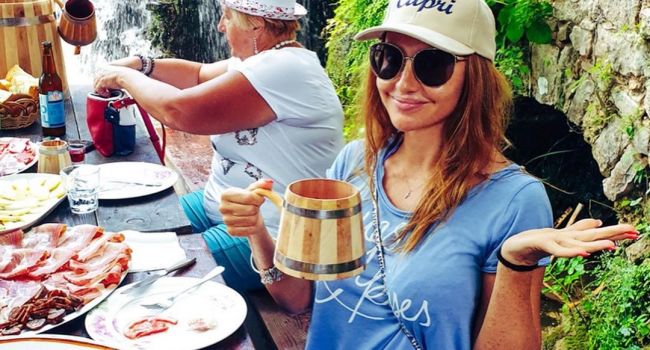 «Бухает и закусывает вяленым мясом»: Оксана Марченко не перестаёт удивлять публику в Инстаграм