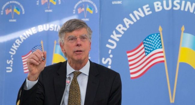Политолог: временно поверенный США в Украине запутался в своих доводах – США пора бы определиться по России