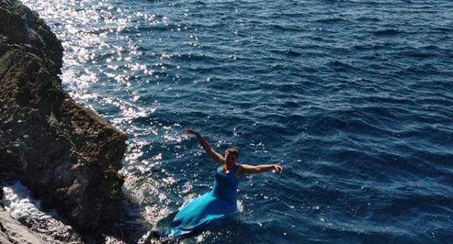 «Надя, купи уже себе купальник!»: Савченко снова порадовала купанием в море