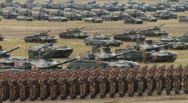 Россия проводит масштабные военные учения на Донбассе - Минобороны