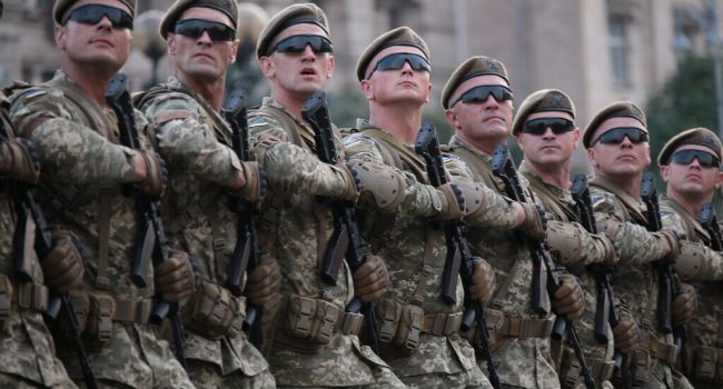Военный сообщил, что воины ВСУ должны получать 2000тысячи долларов в месяц 