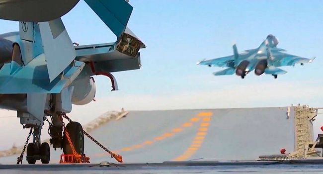 Боевые самолеты США разведали обстановку у берегов Крыма: На полуостров прибыл истребительный авиаполк РФ