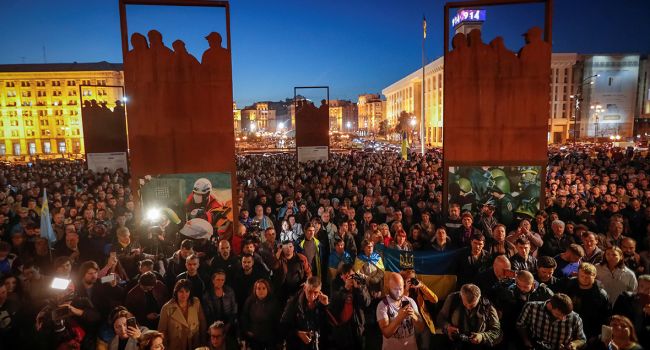 Команда Зеленского не умеет разговаривать с улицей, и боится ее — Небоженко
