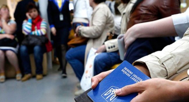 Только каждый десятый украинец, выехав за границу, не желает возвращаться домой