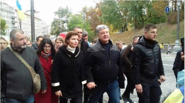 «Формула Штайнмайера» написана в Кремле, к ней прилепили фамилию Штайнмайера и Штайнмайер не знал»: Порошенко вышел на Майдан, присоединившись к протестующим