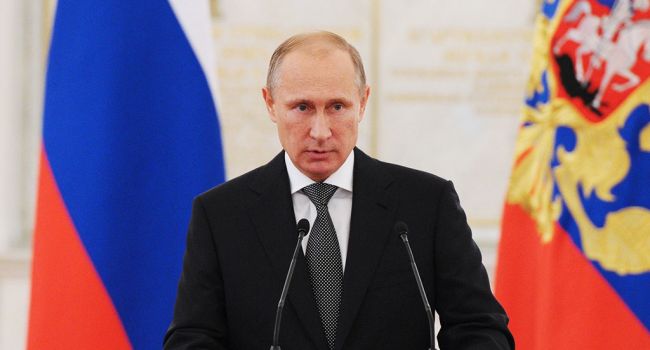 «Франкенштейна изготавливают?» Россияне активно обсуждают странное явление в окнах Кремля