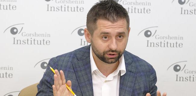 Партия «Слуга народа» требует от Иванисова сдачи мандата 