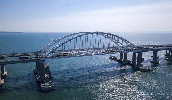 Оккупанты похвастались новым «достижением» Крымского моста: о чем идет речь