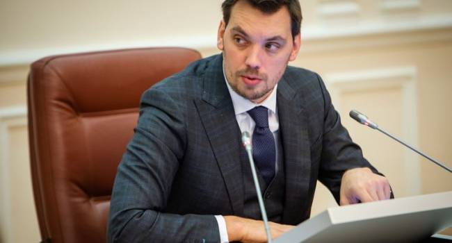 Политтехнолог: украинский премьер может быть под колпаком у Суркова и ФСБ