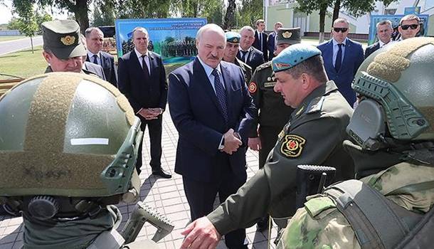 Лукашенко намекнул, что может применить армию «для наведения порядка в стране» 