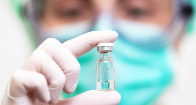 «Их даже ВОЗ запретил»: политолог прокомментировал решение Евросоюза купить бесполезную вакцину от коронавируса
