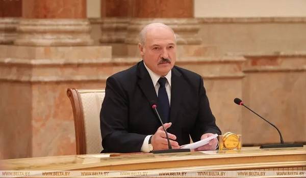«Не тыкайте на нас пальцами»: Лукашенко посоветовал странам Запада решать свои проблемы 