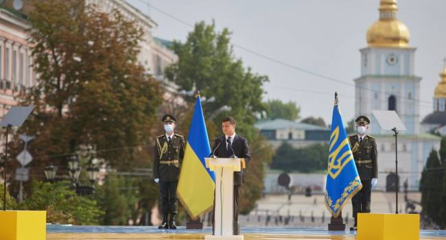 Журналист: Зеленский практически слово в слово повторил выступление Януковича на День Независимости в 2020 году