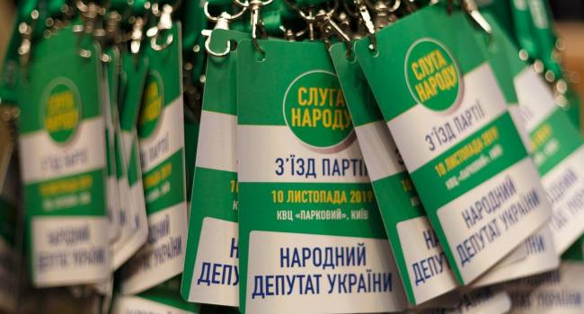 Политолог: у Зеленского решили наплевать на закон и устроить агитацию за партию власти в день тишины