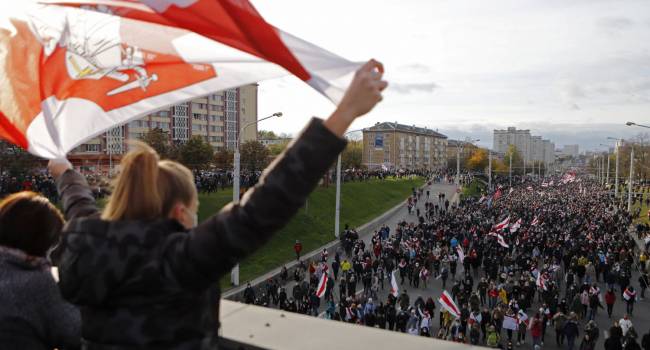  «В ход пойдет оружие»: политолог прогнозирует масштабные столкновения белорусской оппозиции с силовиками