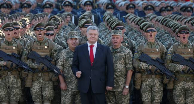 Аналитик: Зеленский прислушался к совету Порошенко провести военный парад на День Независимости