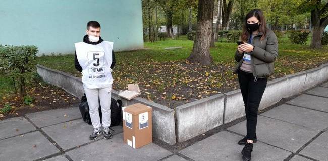  «Несовершеннолетние работают за деньги»: В полиции сообщили о поступивших заявлениях из-за опроса Зеленского